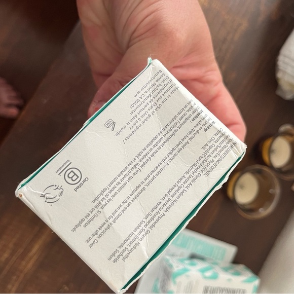 Full size New with Box Beautycounter Reflect Effect AHA Smoothing Facial Mask - Picture 8 of 8